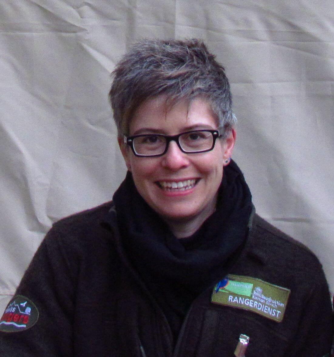 10001054_10152381500764797_7147086602556165376_o Das Bild zeigt Madeleine Gersbach mit Ranger Uniform.
